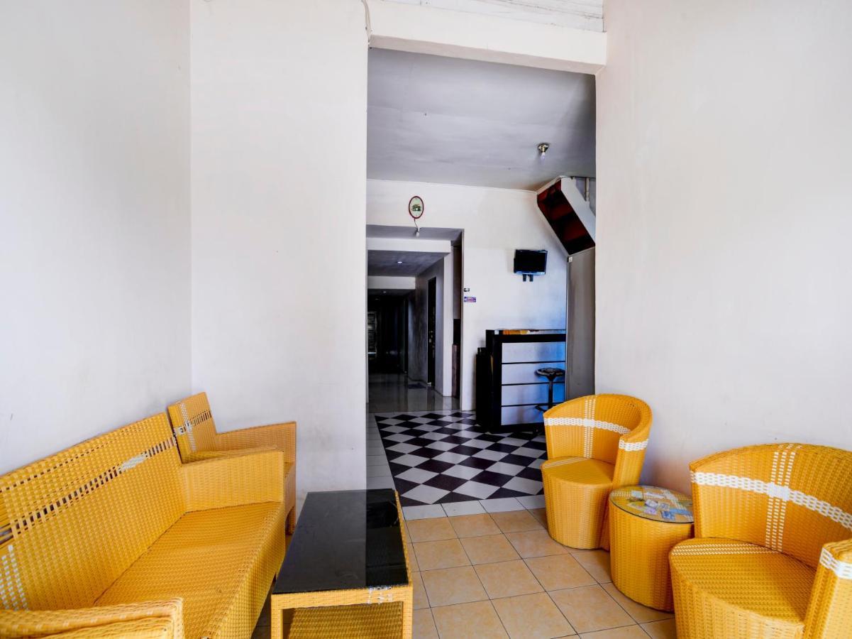 Oyo 90263 Hotel Diva Golf Bengkulu Exterior foto